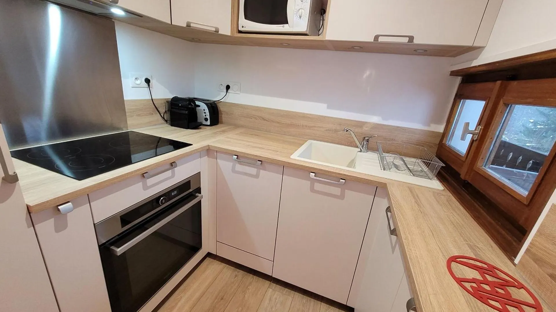 Bel Appartement Renove 2 Pieces Avec Balcons, Proche Du Centre, Parking, Wi-Fi - Fr-1-598-119 contacts